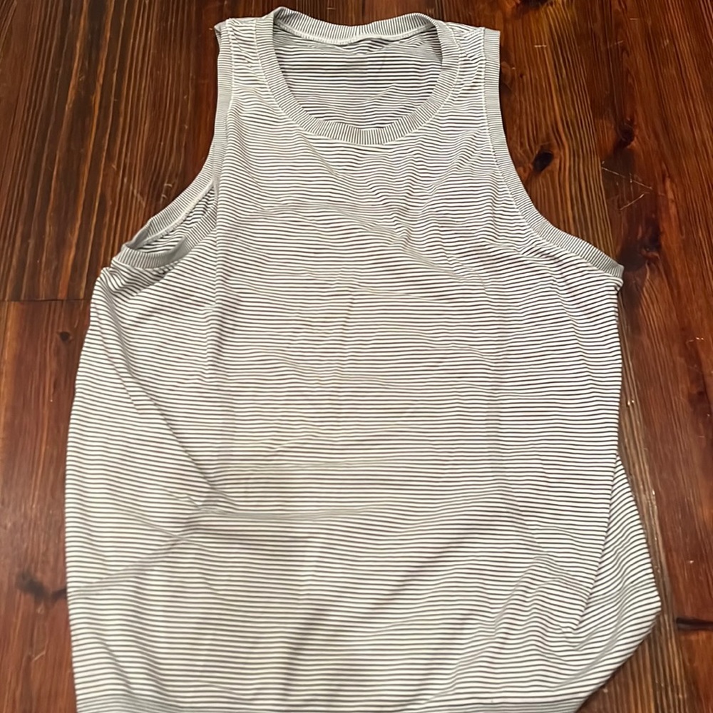LULULEMON BLACK AND WHITE STRIPED TANK TOP